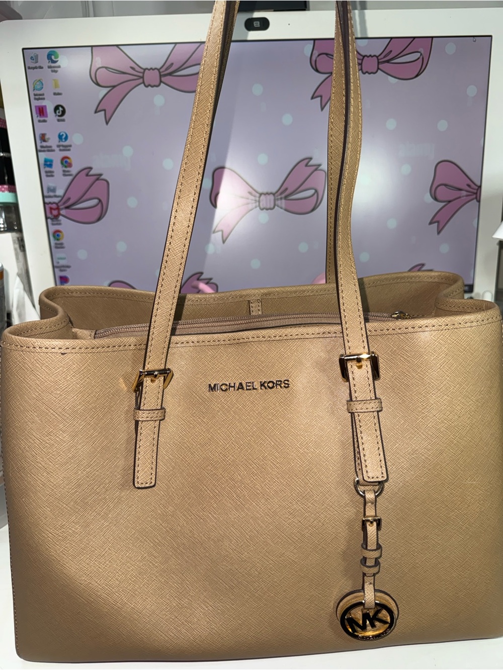 Michael kors Tan saffiano leather tote LIKE NEW